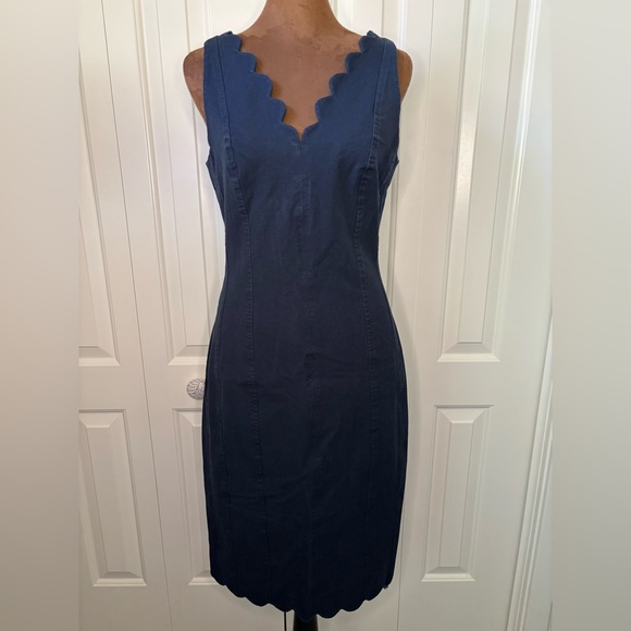 Banana Republic Navy Scalloped Hem V-Neck Dress size 4 - Picture 4 of 11